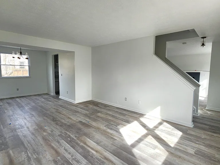259 Windsor Castle Dr — Photo 2