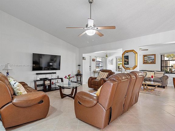 4th image of 1516 SW 23rd Ter