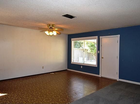 4th image of 7900 Albion Way