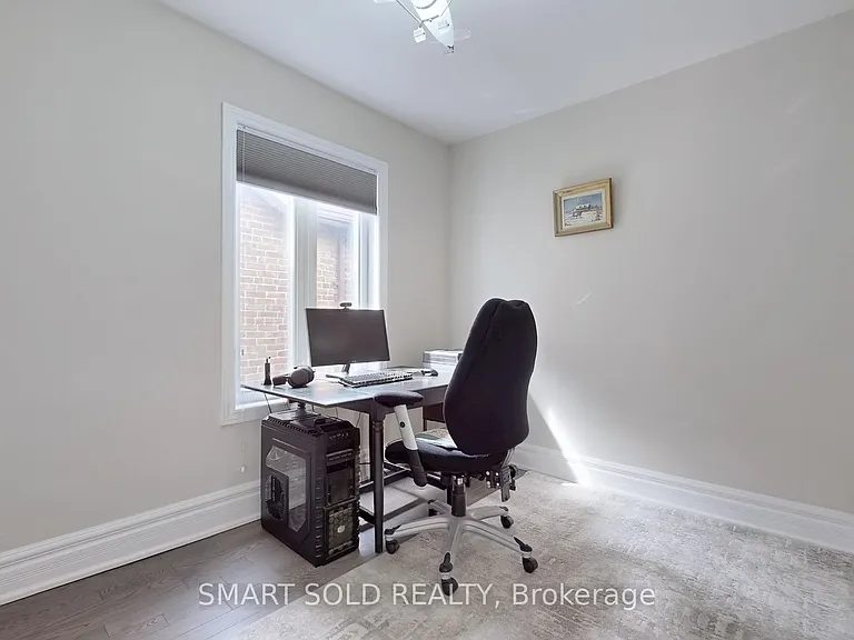 1040 Ossington Ave #MAIN FLR 2ND FLR — Photo 21