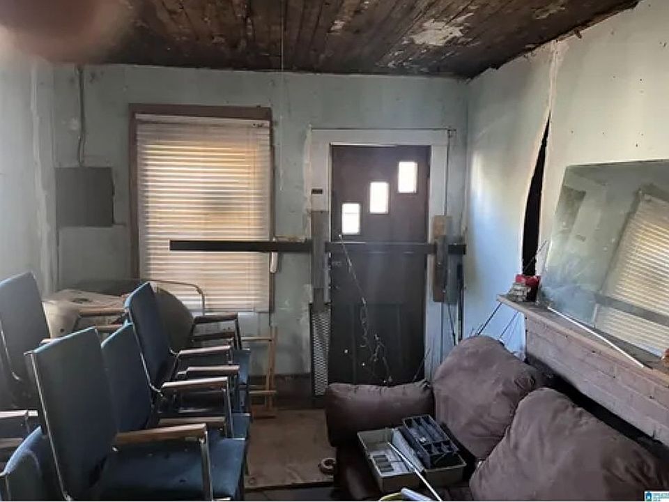 2nd image of 1633 19th St SW