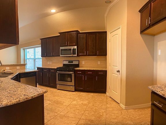 4th image of 2411 Dark Elm Dr