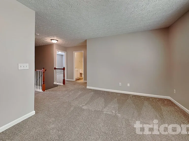 4586 Darrowby Dr — Photo 15