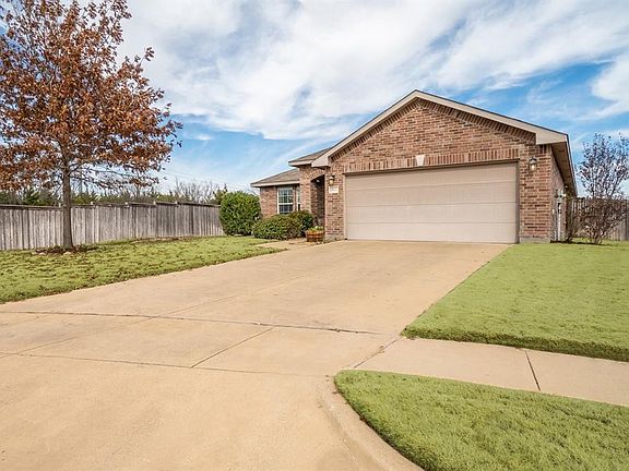 3rd image of 534 Silver Leaf Dr