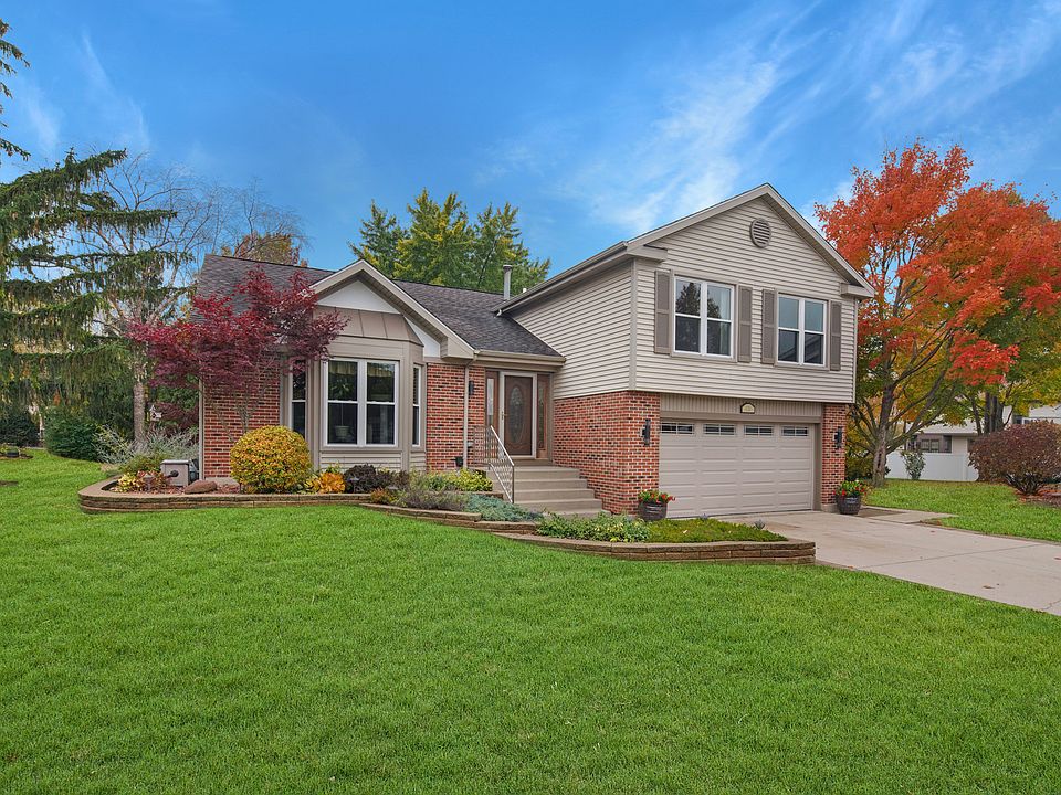 1st image of 126 N Windsor Cir