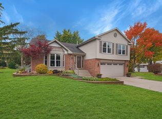 126 N Windsor Cir, Bloomingdale, IL 60108