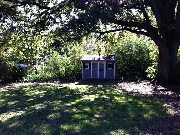 2nd image of 1722 Betty Ln