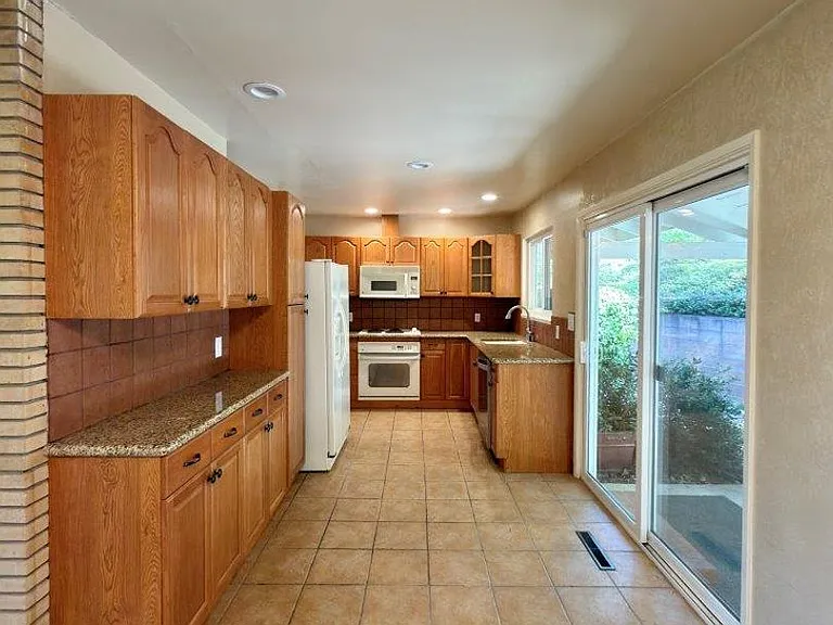275 Cold Springs Rd — Photo 8