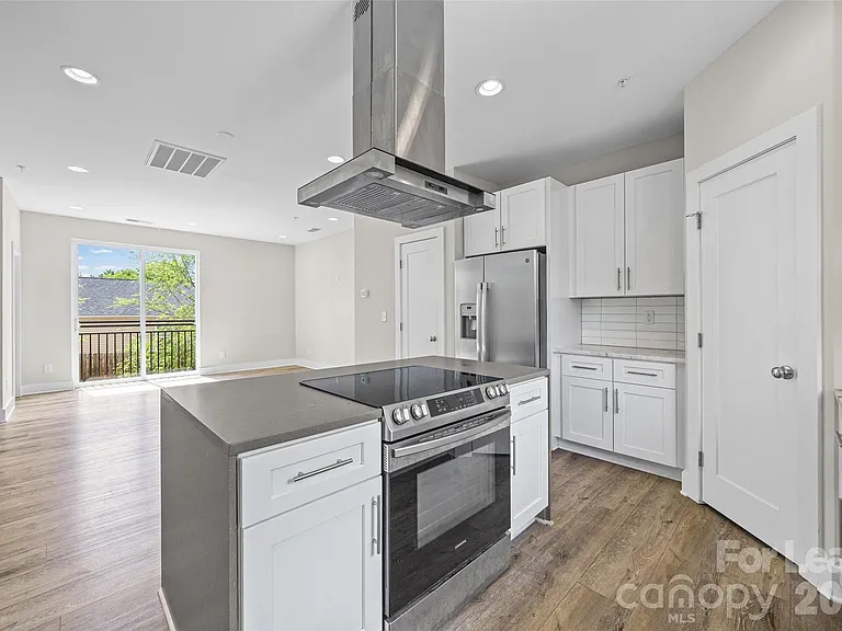 840 E 18th St #C — Photo 12