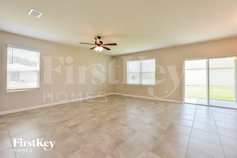 4 bed, 2.0 bath, 1918 sqft, $2,370 — Photo 3