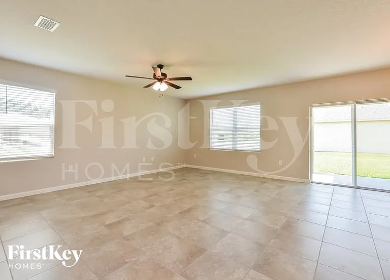 545 Sorrento Dr — Photo 3