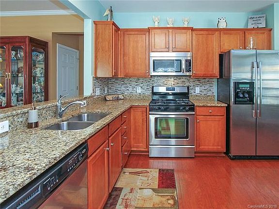3rd image of 1505 River Bend Blvd