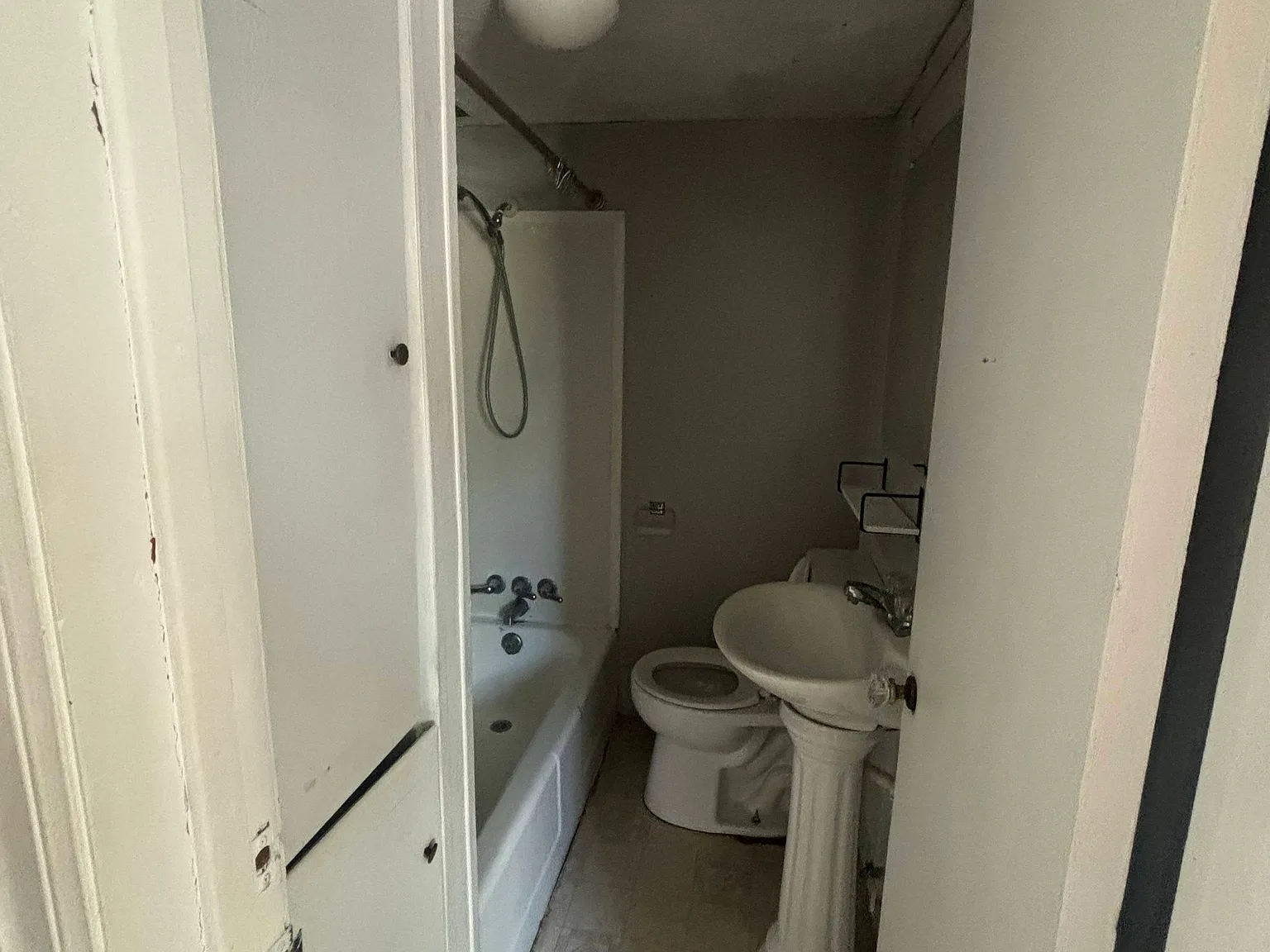 2 bed, 700 sqft, $900 — Photo 1