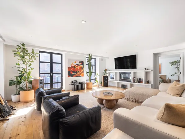 374 Broome Street image 1 of 15