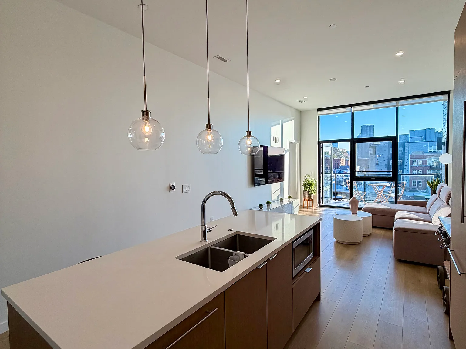2 bed, 1300 sqft, $3,750 — Photo 1