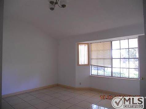 4th image of 805 Barton Ave