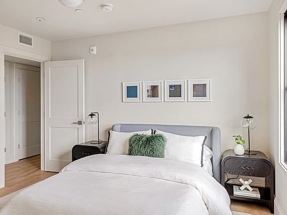 4th image of 421 Saratoga St #4