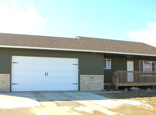 909 Trojan Ave, Hartford, SD 57033
