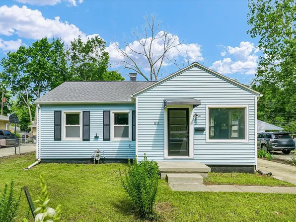 1211 Garden Ln, Champaign, IL 61820