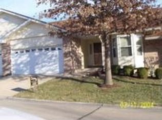 12 Faulkner Dr, Saint Charles, MO 63303
