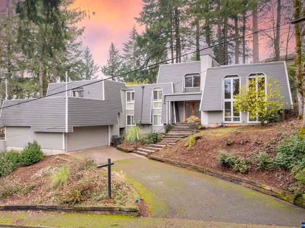 3050 Crestview Dr S, Salem, OR 97302