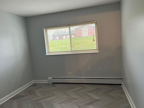 2nd image of 673 E Fullerton Ave