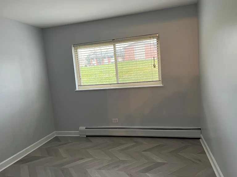 673 E Fullerton Ave — Photo 2