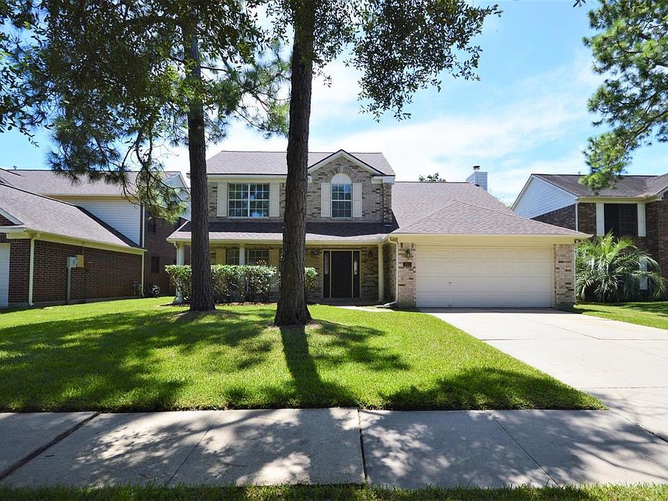1st image of 141 Hidden Lake Dr