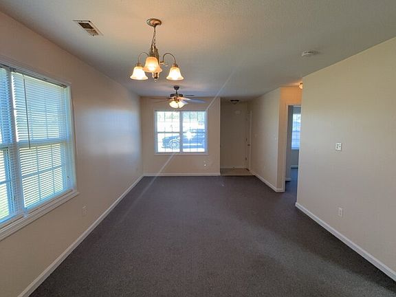 3rd image of 204 Angus Ln