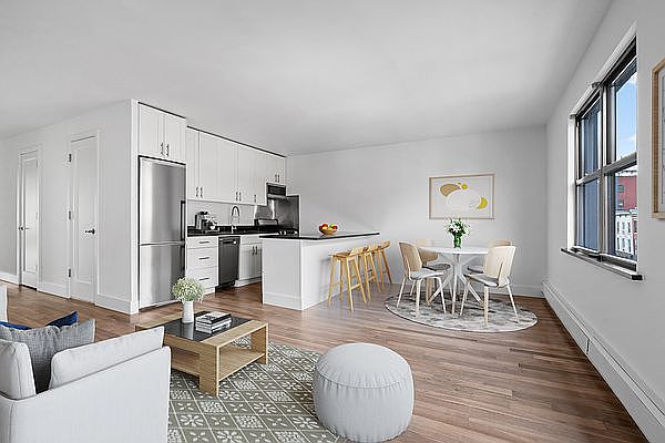 1st image of 163 Smith St #3