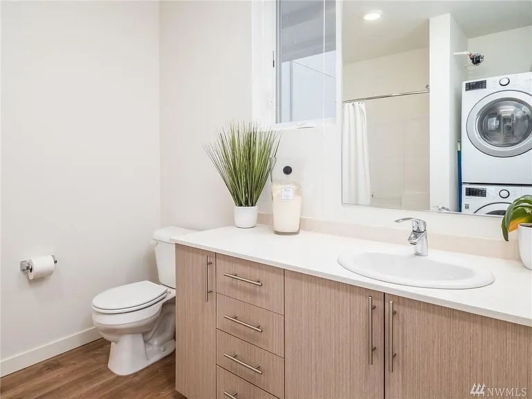 121 12th Ave E #308 — Photo 12