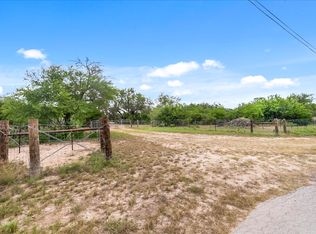 1402 Stephens Dr, George West, TX 78022