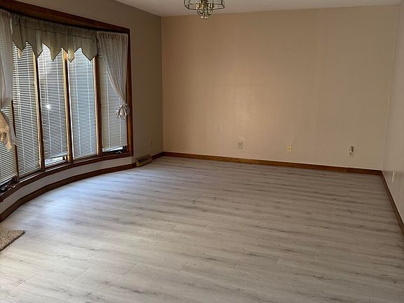 4th image of 1305 S Jefferson Avenue