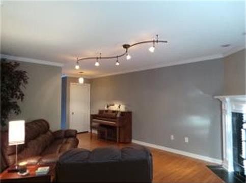 2nd image of 1831 E Oakland Ave APT 4
