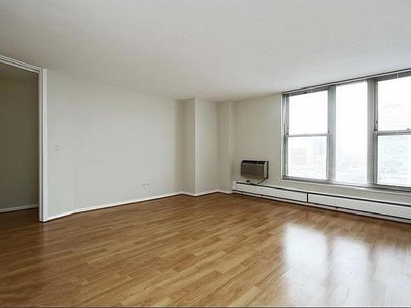 4th image of 5401 S Hyde Park Blvd APT 301
