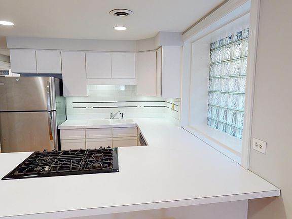 4th image of 3043 N Kenmore Ave #Gf