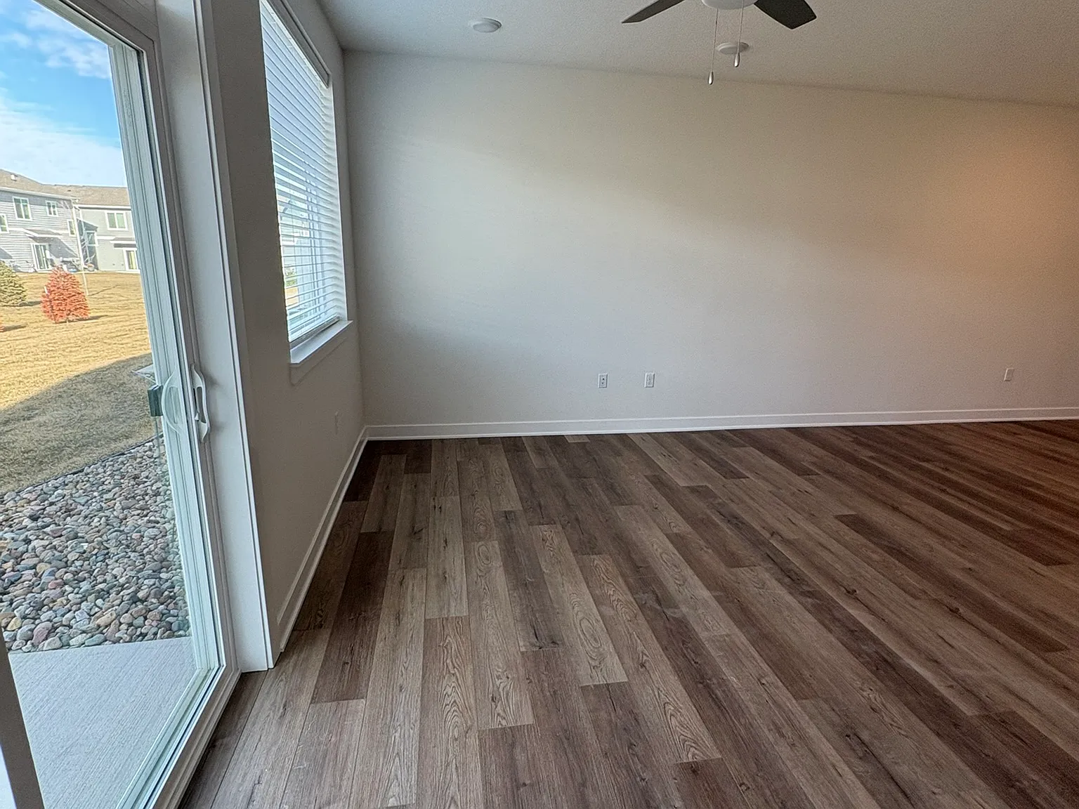 3 bed, 2.5 bath, 1645 sqft, $2,095 — Photo 4