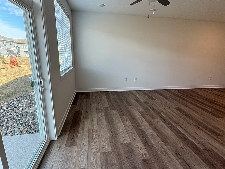 220 NW Waverly Dr #1 — Photo 4
