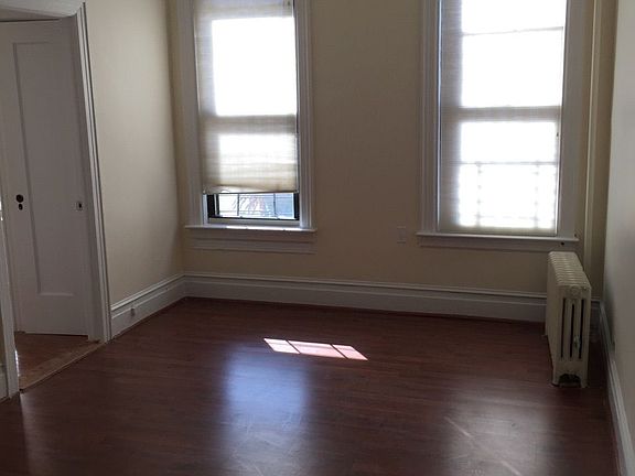 3rd image of 2149 41st St #2R