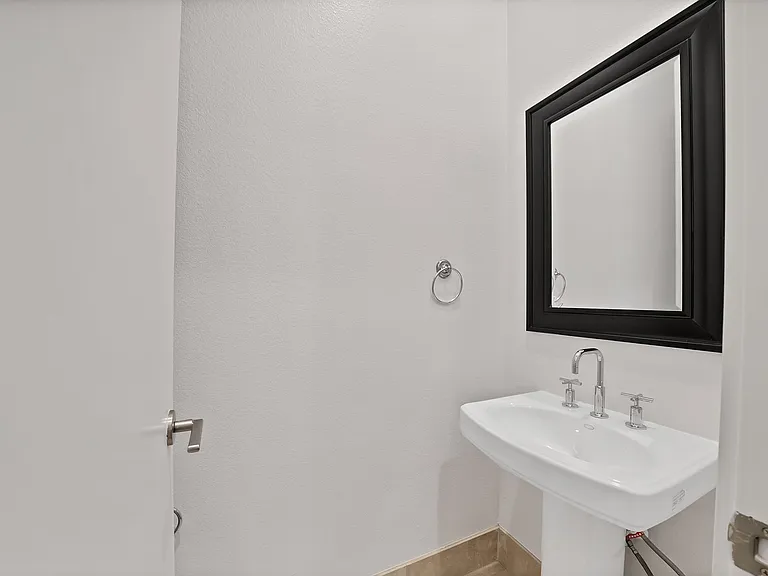 2420 Hugo St #3 — Photo 20