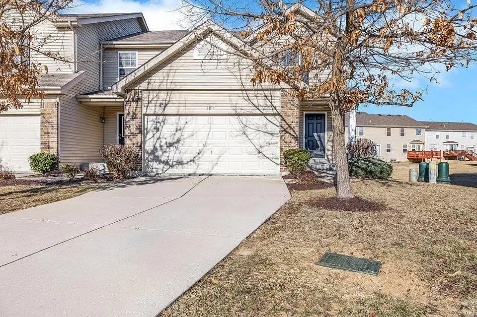 2109 Maple Glen Ct — Photo 2