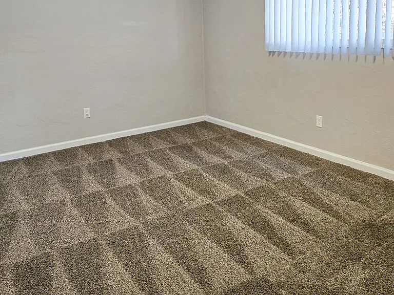 Apartment in West Salem near banks, shopping areas, bus lines, and downtown! ~ Colonial — Photo 32