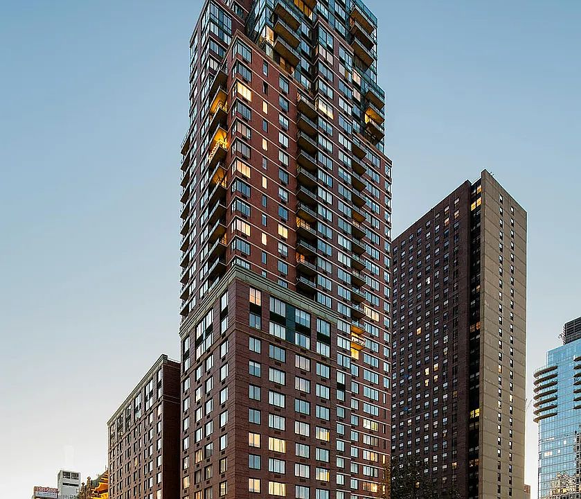 1st image of 200 W 60th St APT 6D