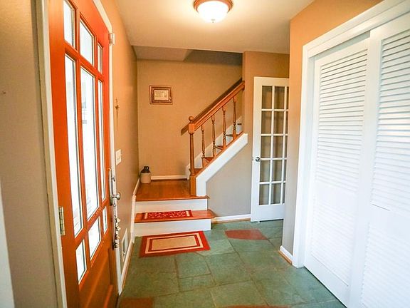 3rd image of 80 Hilltop Dr