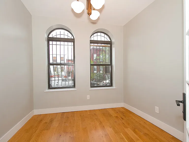 162 Pulaski St #3L — Photo 6