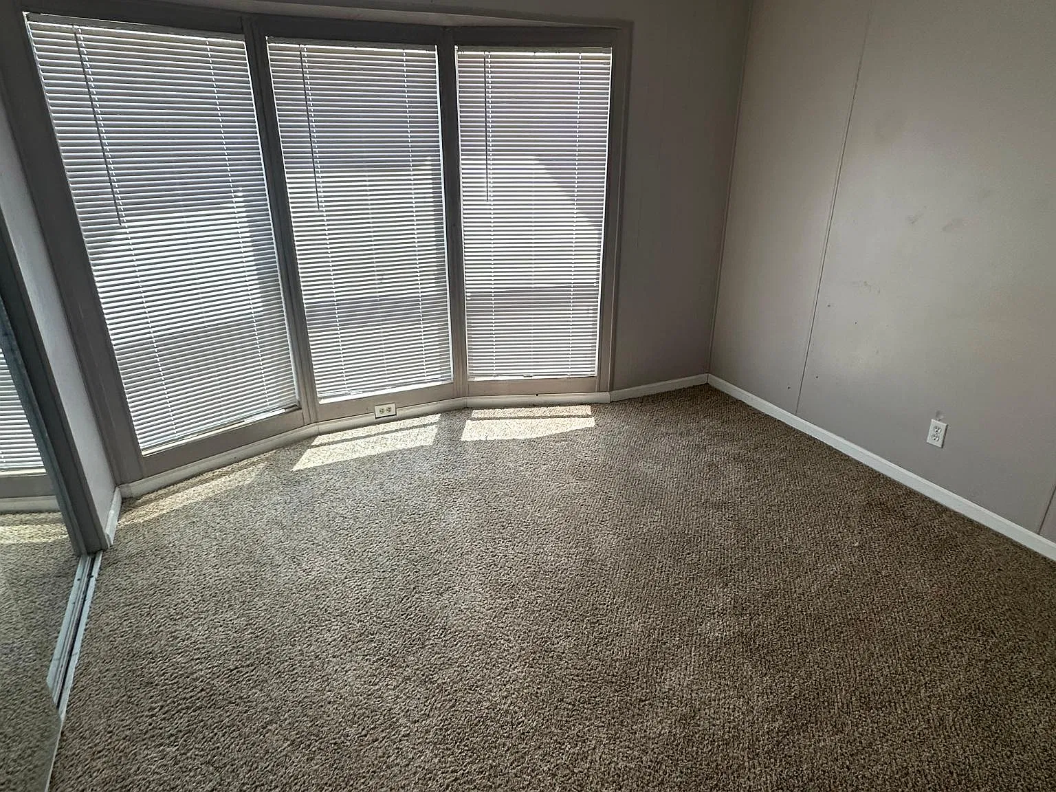 2 bed, 990 sqft, $975 — Photo 4