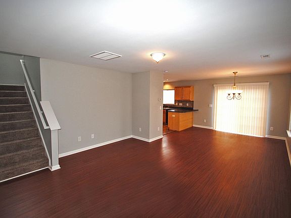 3rd image of 109 Lodestone Dr
