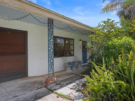 4th image of 2279 NW Sunset Boulevard