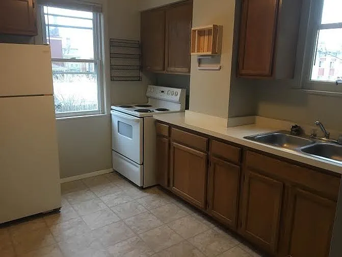 322 Lehigh Ave — Photo 6