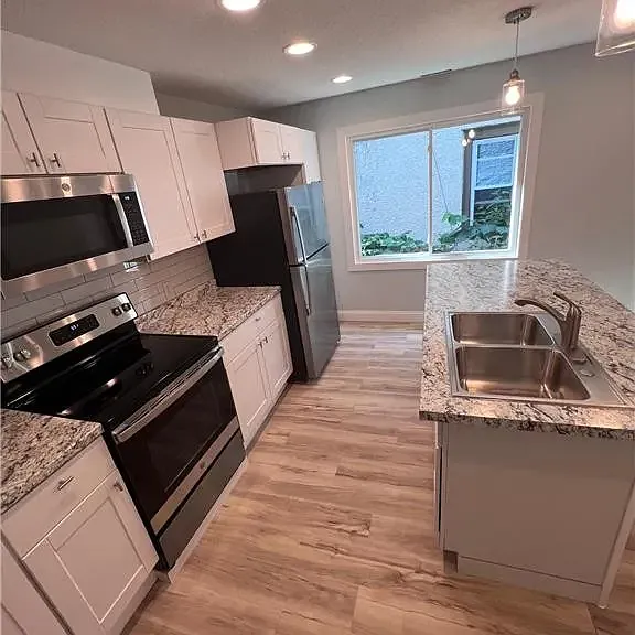 910 Oliver Ave N #5 — Photo 3